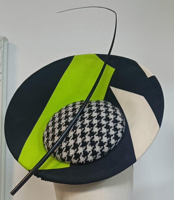 Charme in Green & Black - Image 5